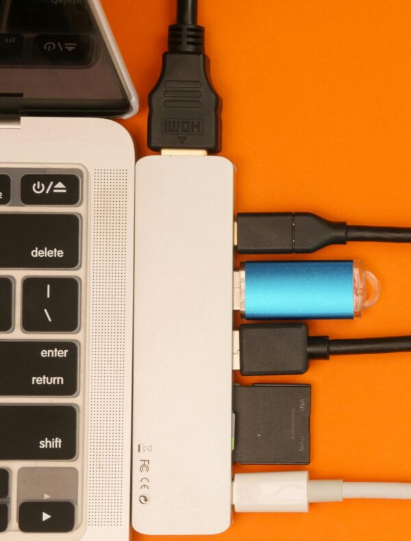 USB-C Hub with 4 Ports (HDMI + USB-A + SD/MicroSD)